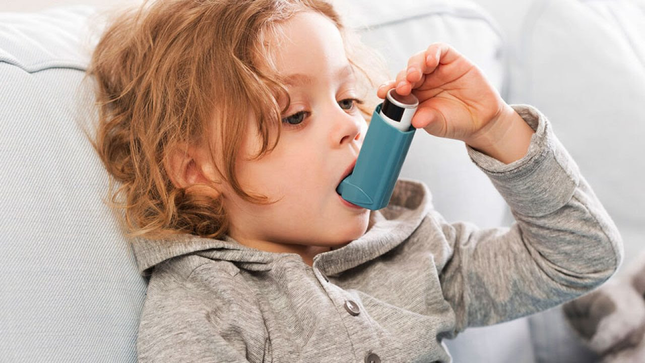 Врожденная астма. Астма. Бронхиальная астма. Хронические заболевания у детей. Ингалятор для детей.