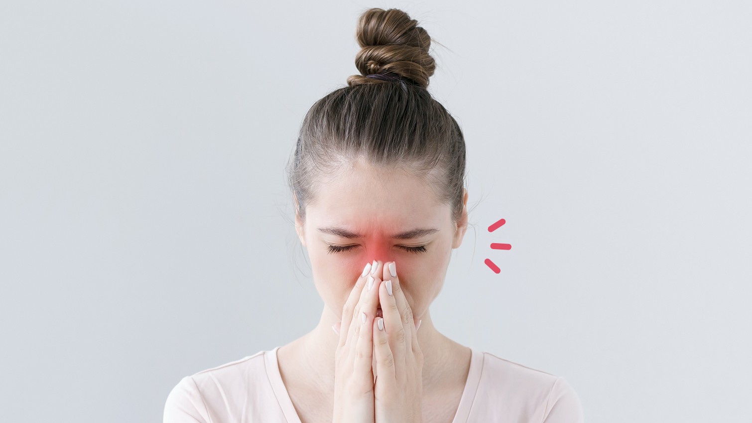 Болит нос при простуде. Девушка с заложенным носом.